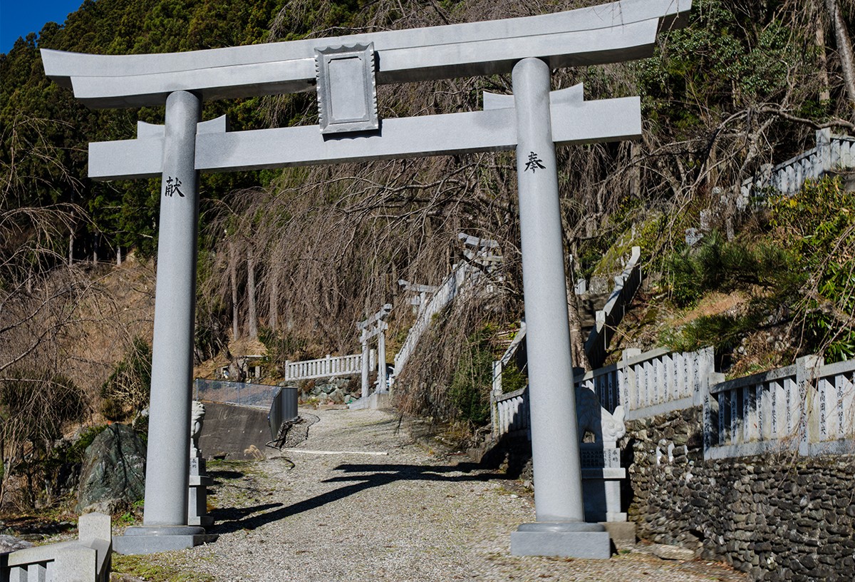 Shrine Entrance (road 438)