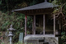 Shrine by the Infinibell (road 492)