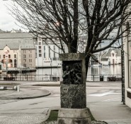 Statue 8